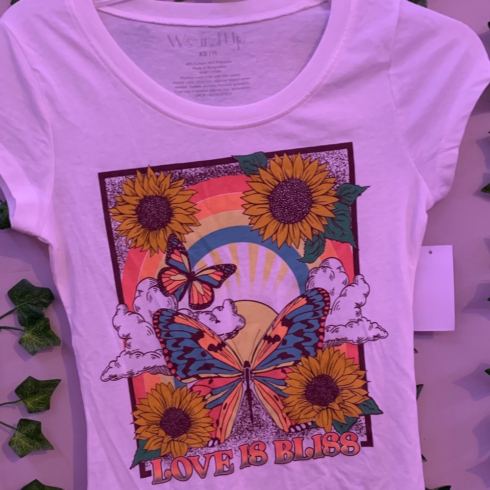 A white wound up shirt